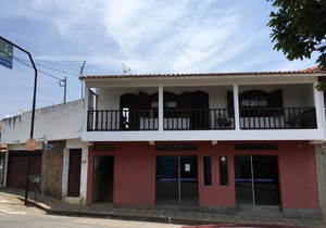 Ótima Casa no Centro de Capitólio, com vista para Prainha!