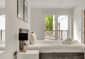03 Bed Aprtment in Regent's Canal by MySquare
