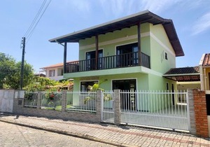 053 - Casa de praia para até 10 pessoas Bombinhas, com 4 vagas de garagem