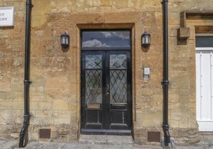 1 Abbey Court