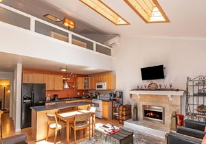 1 Alpine Terrace - with private hot tub STR #573 No Roadside parking