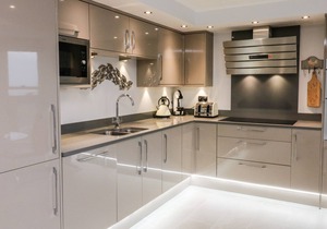 1 ARLINGTON VILLAS, family friendly, with a garden in Ilfracombe