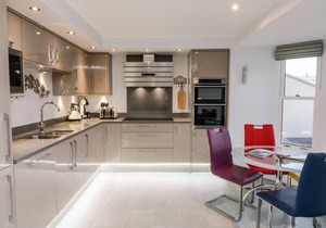 1 ARLINGTON VILLAS, family friendly, with a garden in Ilfracombe