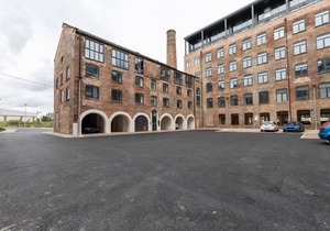 1 Bed Apartment in a Converted Mill With Parking