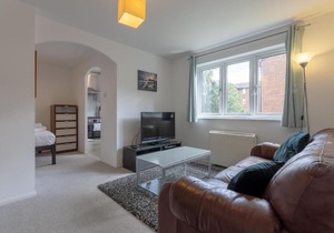 1 Bedroom Apartment 10 minutes from Surrey Quays Station
