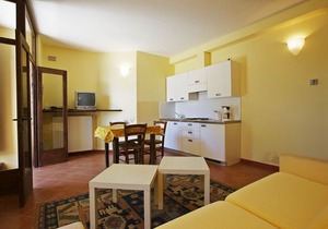 1 bedroom apartment in a popular resort with private beach