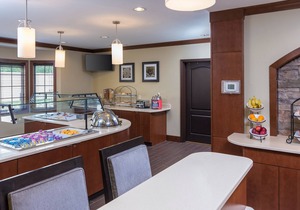 1 Bedroom | Breakfast Buffet. Pool & Hot Tub