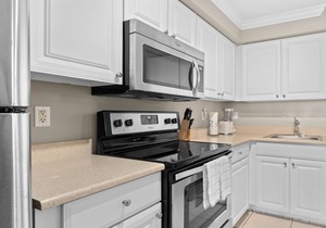 1 Bedroom on Gulf w Private Balcony & Kitchen Silver Sands #253 Resort by RVA