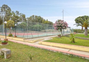 1 Bedroom Stunning Apartment In Botricello