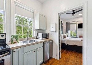 1 Bedroom Suite w/Full Kitchen & Private Balcony