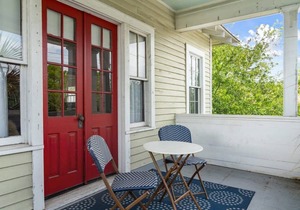 1 Bedroom Suite w/Full Kitchen & Private Balcony