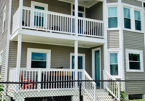 1 Block to Beach/Pleasure Pier/Park/Dining~Partial Water View on Balcony~Off Street Parking Spot
