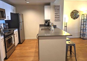 1 Block to Pike Pl Market ~ View Balcony ~ Best Location in Seattle - HUGE unit!
