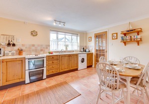 1 Chequers Row - Two Bedroom House, Sleeps 4