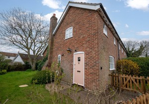 1 Chequers Row - Two Bedroom House, Sleeps 4