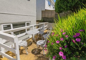 1 Lyndhurst