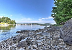 1 Mi to Lake Wallenpaupack Pocono Mountain Home!