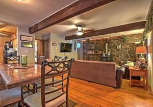1 Mi to Lake Wallenpaupack Pocono Mountain Home!