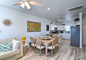 1 Min Walk to Beach: A Surfside Beach Favorite!