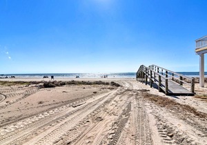 1 Min Walk to Beach A Surfside Beach Favorite!