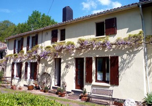 1 of 3 Gites set in 2 lovely acres-Pool-Games field -Wifi-lots to see/do nearby