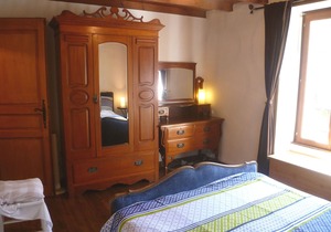 1 of 3 Gites set in 2 lovely acres-Pool-Games field -Wifi-lots to see/do nearby