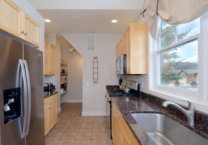 1 of a Kind Slopeside Saddle Ridge! Luxury 4BR+Bonus Rm, Hot Tub, Lone PeakViews
