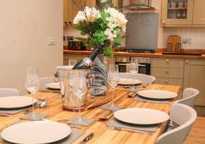 1 ORCHARD VIEW, character holiday cottage in Hathersage