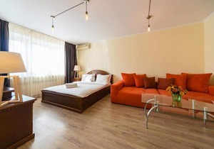 1 room 65m2 center of Obolon near River side.