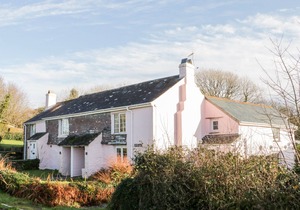 1 ROSE COTTAGES, country holiday cottage, with a garden in Polperro
