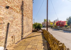 1 ROXBY TERRACE, family friendly, with open fire in Thornton-Le-Dale
