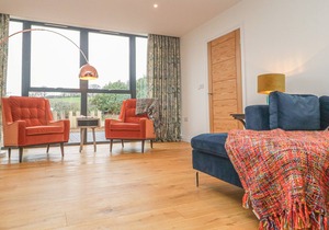 1 SEAGRY BARN @ NABLES FARM, family friendly in Upper Seagry