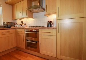 1 SPINNAKERS, family friendly, character holiday cottage in Newquay