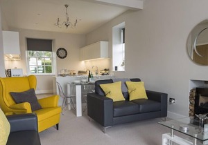 1 THE MANOR HOUSE, HILLFIELD VILLAGE, family friendly in Dartmouth