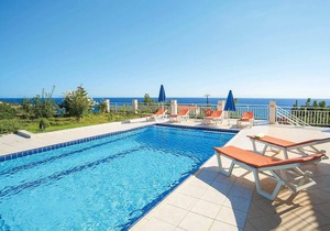 10 mins walk to a small selection of amenities