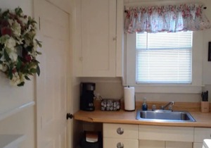 10 Minutes To Oaklawn - Two Bedroom #5 Right At The Water's Edge
