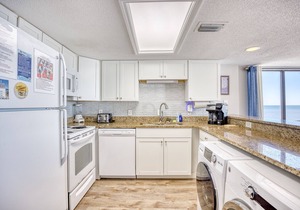 10%-off Summer Weeks Oceanfront 4-Bedroom 3-Bath Sleep-10-Pools-Hot Tub-Balcony