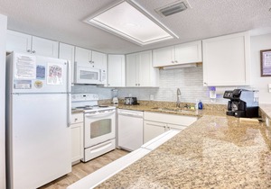 10%-off Summer Weeks Oceanfront 4-Bedroom 3-Bath Sleep-10-Pools-Hot Tub-Balcony