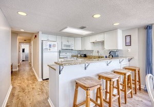 10%-off Summer Weeks Oceanfront 4-Bedroom 3-Bath Sleep-10-Pools-Hot Tub-Balcony