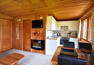 10 PINEWOOD RETREAT, family friendly, with pool in Lyme Regis