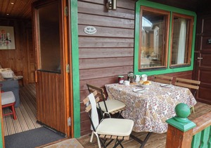 10 PINEWOOD RETREAT, family friendly, with pool in Lyme Regis
