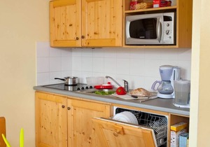 100m from resort center, fitness, swimming pool, terrace, balcony, parking, tv, ski locker, 26-28m²