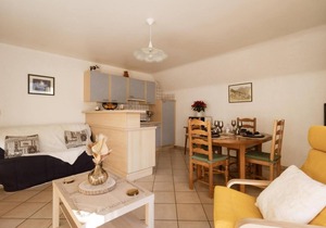 100m from shops, 2nd floor, balcony, parking, ski locker, 48m², Valloire