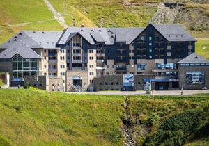 100m from ski slopes, 1st floor, parking, tv, ski locker, 53m², Peyragudes