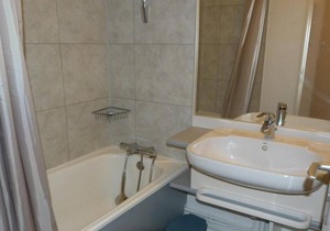 100m from ski slopes, 5th floor, view valley, balcony, tv, ski locker, 30m², Les Arcs