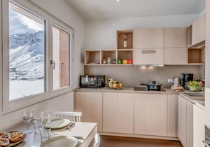 100m from ski slopes, 5th floor, view lake/mountain, tv, ski locker, 35m², Tignes