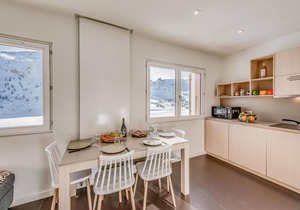 100m from ski slopes, 5th floor, view lake/mountain, tv, ski locker, 35m², Tignes