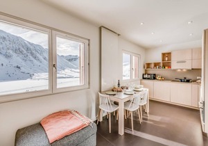 100m from ski slopes, 5th floor, view lake/mountain, tv, ski locker, 35m², Tignes
