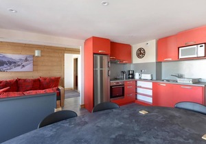 100m from ski slopes, 3rd floor, view mountain, balcony, tv, ski locker, 66m², Montchavin La Plagne