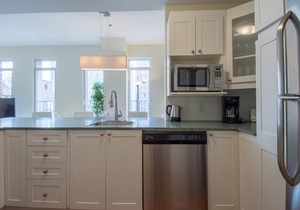 #103-2015 · Spacious Downtown Apartment 100 Walk Score in Montreal